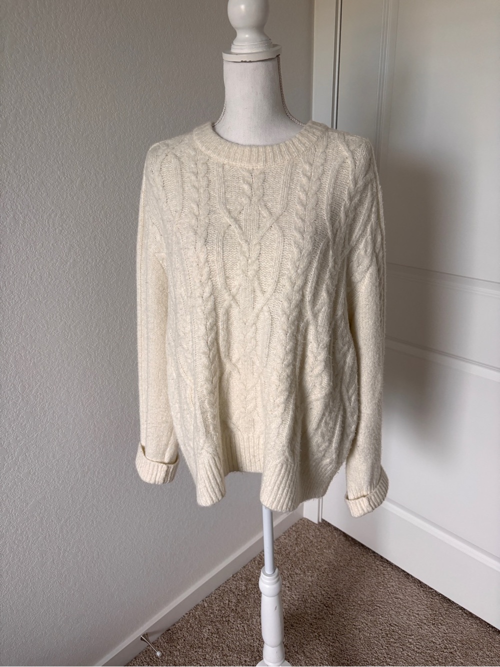 Abercrombie Classic Cable Knit Crewneck Sweater - Cream Sz Large